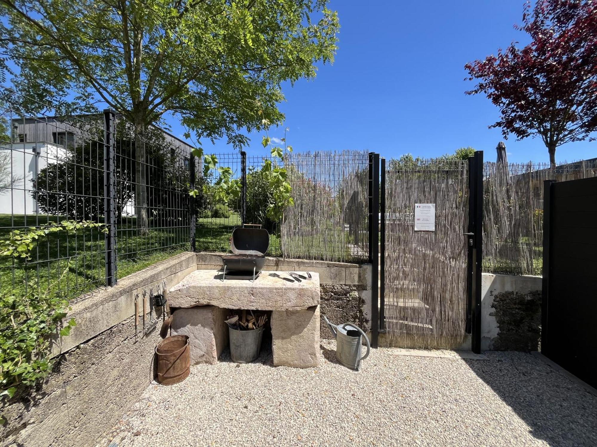 Sejour Detente - Appart'Hotel N 1 Avec Jaccuzi, Piscine Et Petit-Dejeuner Chouzelot Exterior photo