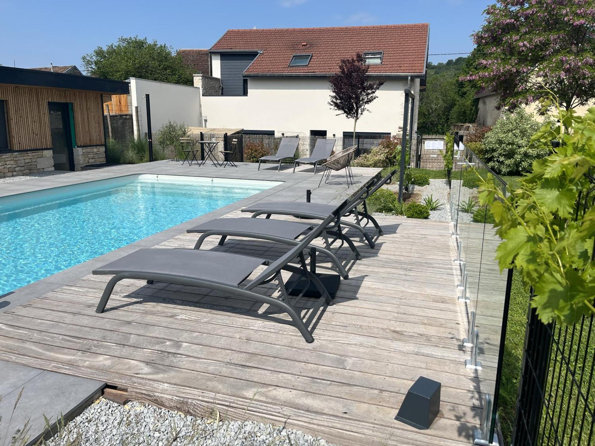 Sejour Detente - Appart'Hotel N 1 Avec Jaccuzi, Piscine Et Petit-Dejeuner Chouzelot Exterior photo